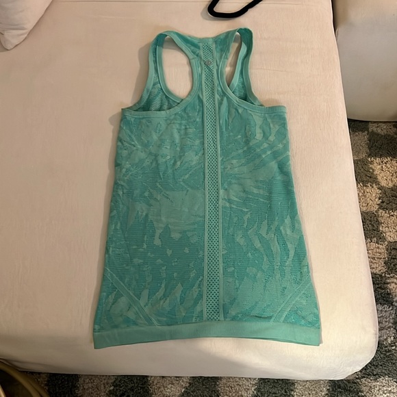 Lululemon Workout Top - Picture 2 of 3